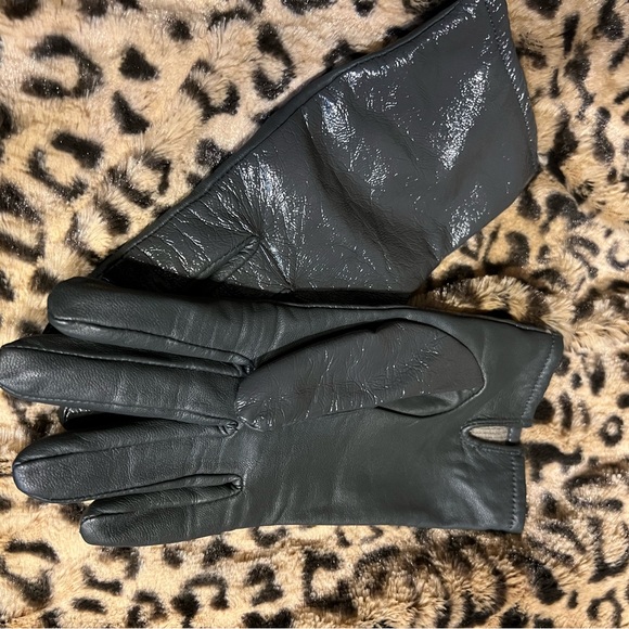 Worthington Dark Gray Leather/Patent Leather  Gloves size M - Picture 3 of 6